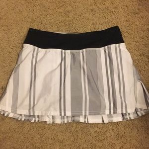 Size 2reg - lulu lemon skirt